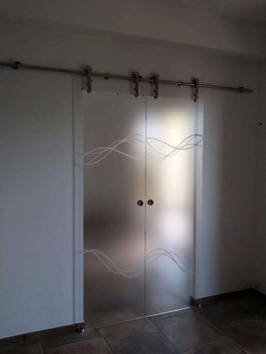 La realizzazione di vetrate decorate su disegno rappresenta una forma d’arte unica, che combina abilità tecnica e visione creativa....