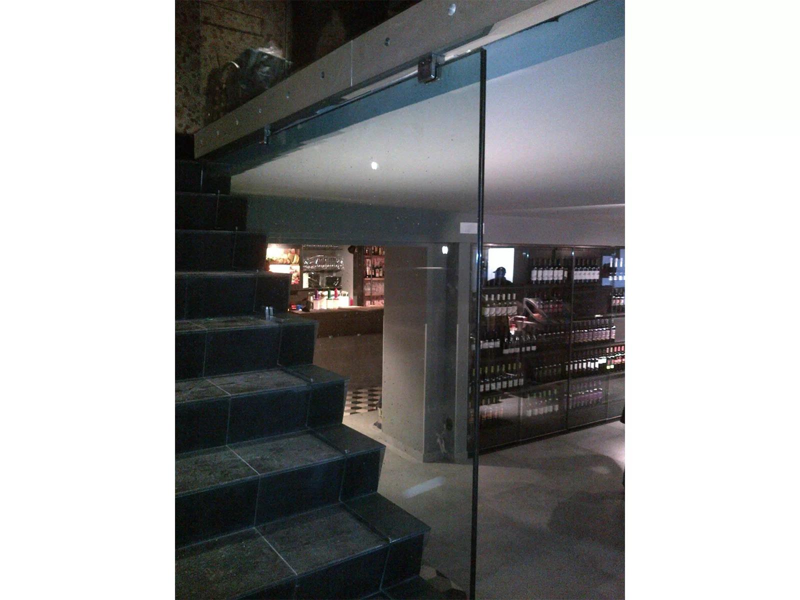 Chiusure scale con balaustre in vetro temperato