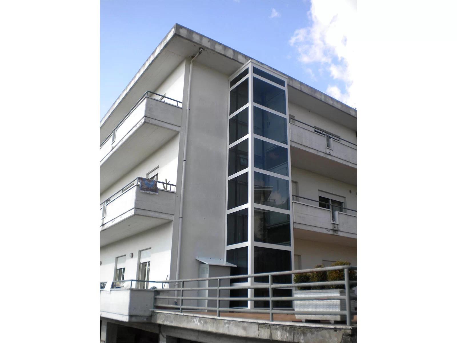 Chiusure scale con balaustre in vetro temperato Marino