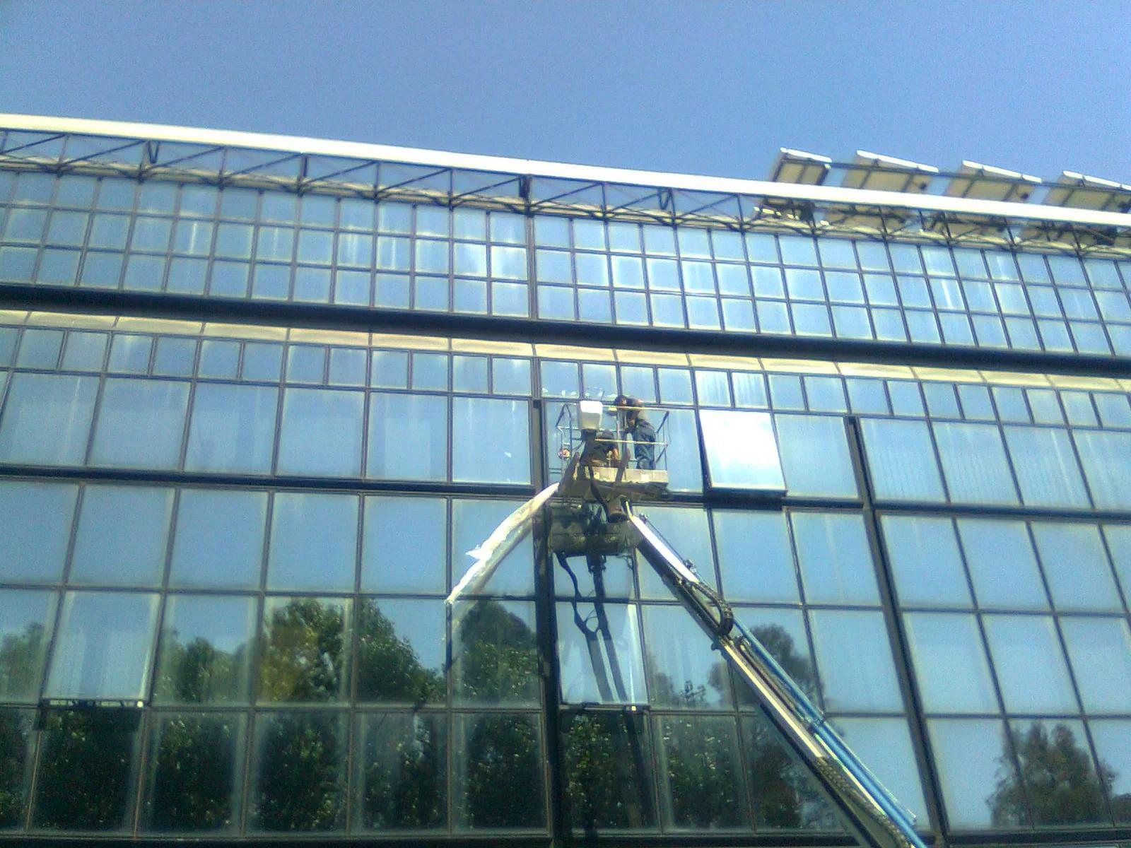 Sostituzione vetri per l’edilizia a Marino